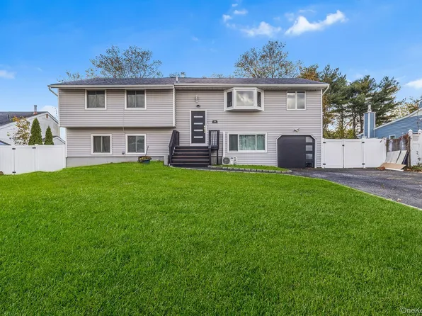 20 Malcolm Street, Bellport, NY 11713