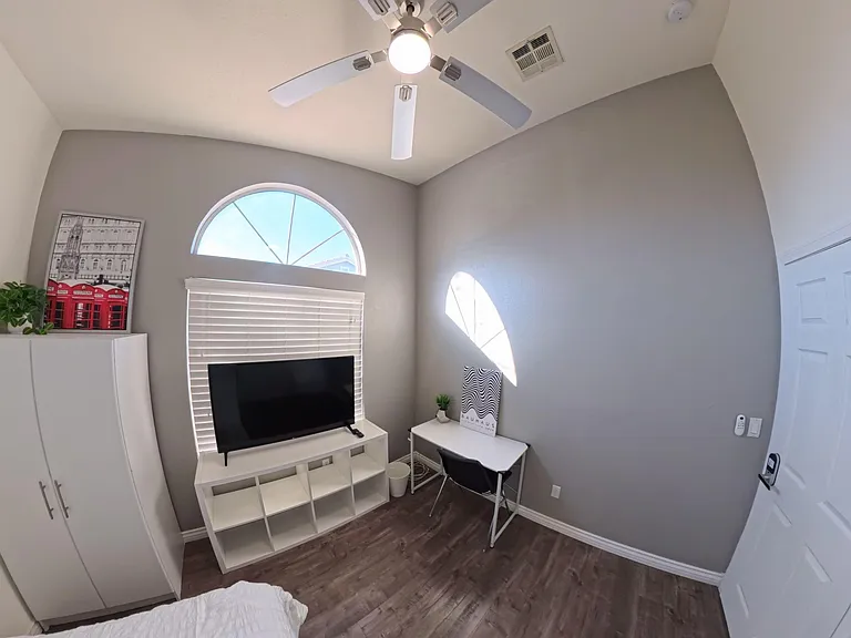 Bright, airy room w/ vaulted ceiling, Smart TV, desk, shelves, and a brand new memory foam bed with fresh pillows and bedding