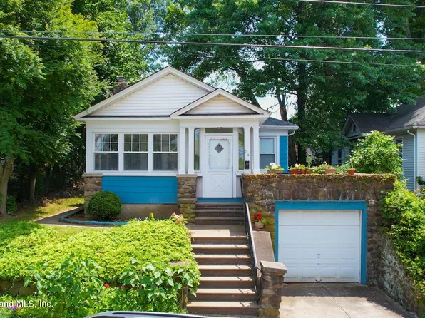 216 Windsor Rd, Staten Island, NY 10314