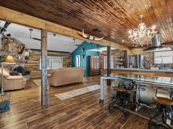 2713 Crane Dr, Pearland, TX 77581