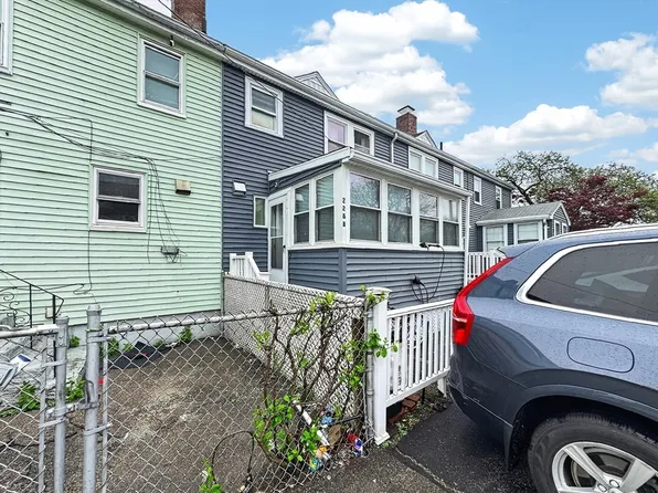 228 Quincy Shore Dr #B, Quincy, MA 02171