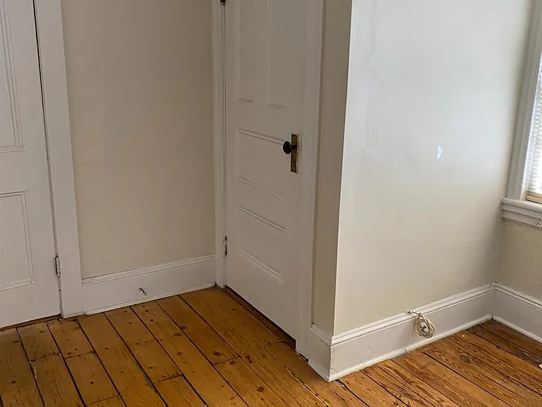 235 Montgomery St #3 — Photo 6