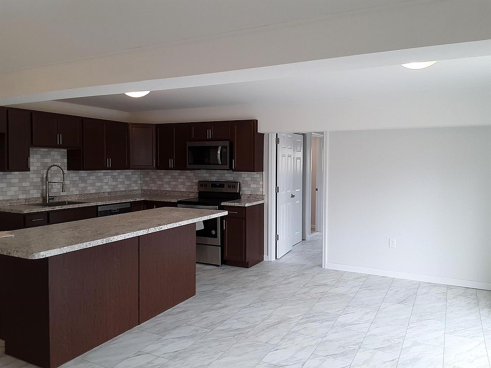 1st image of 3 Hudson Bluff Dr