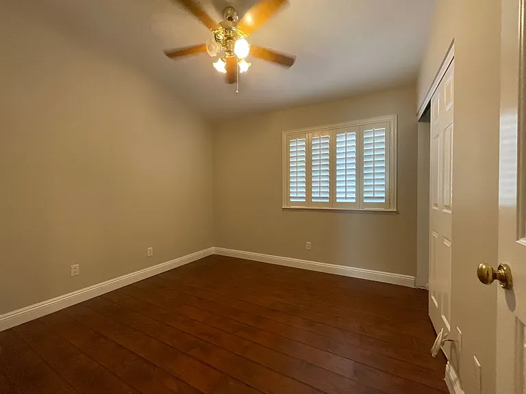 7937 Dover Shores Ave — Photo 9
