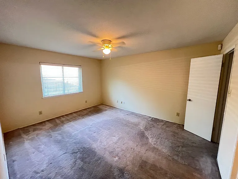 2107 Victoria Rd — Photo 25