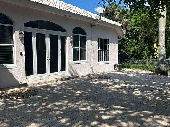 4th image of 16730 Griffin Rd