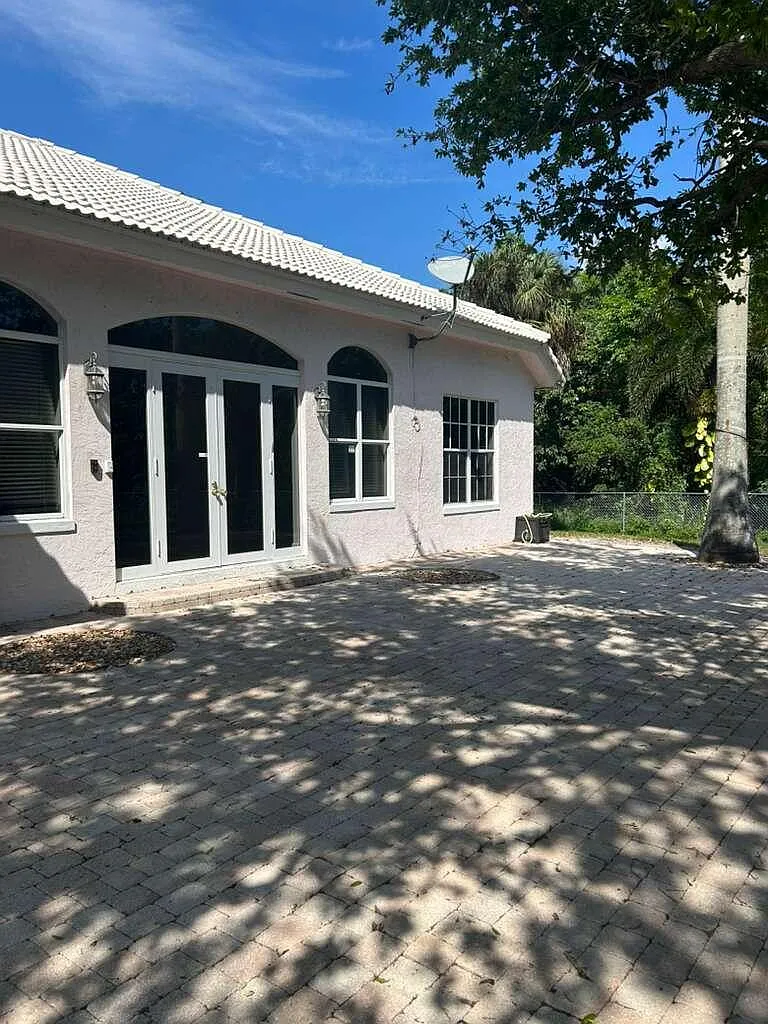 Building Photo - 16730 Griffin Rd