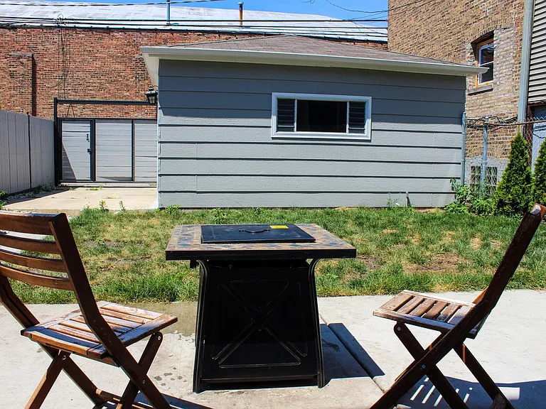 2652 N Harding Ave — Photo 9