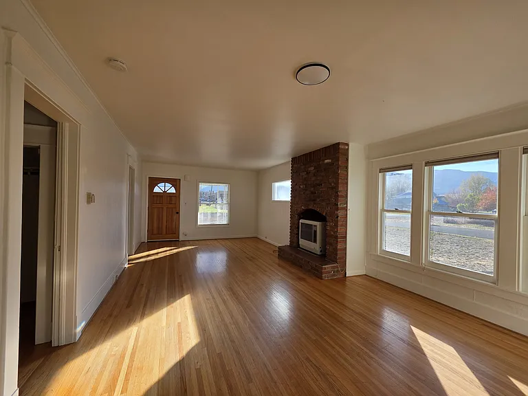 207 W Park St — Photo 8