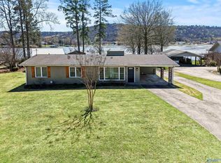 3825 Meadow Wood Cir, Guntersville, AL 35976