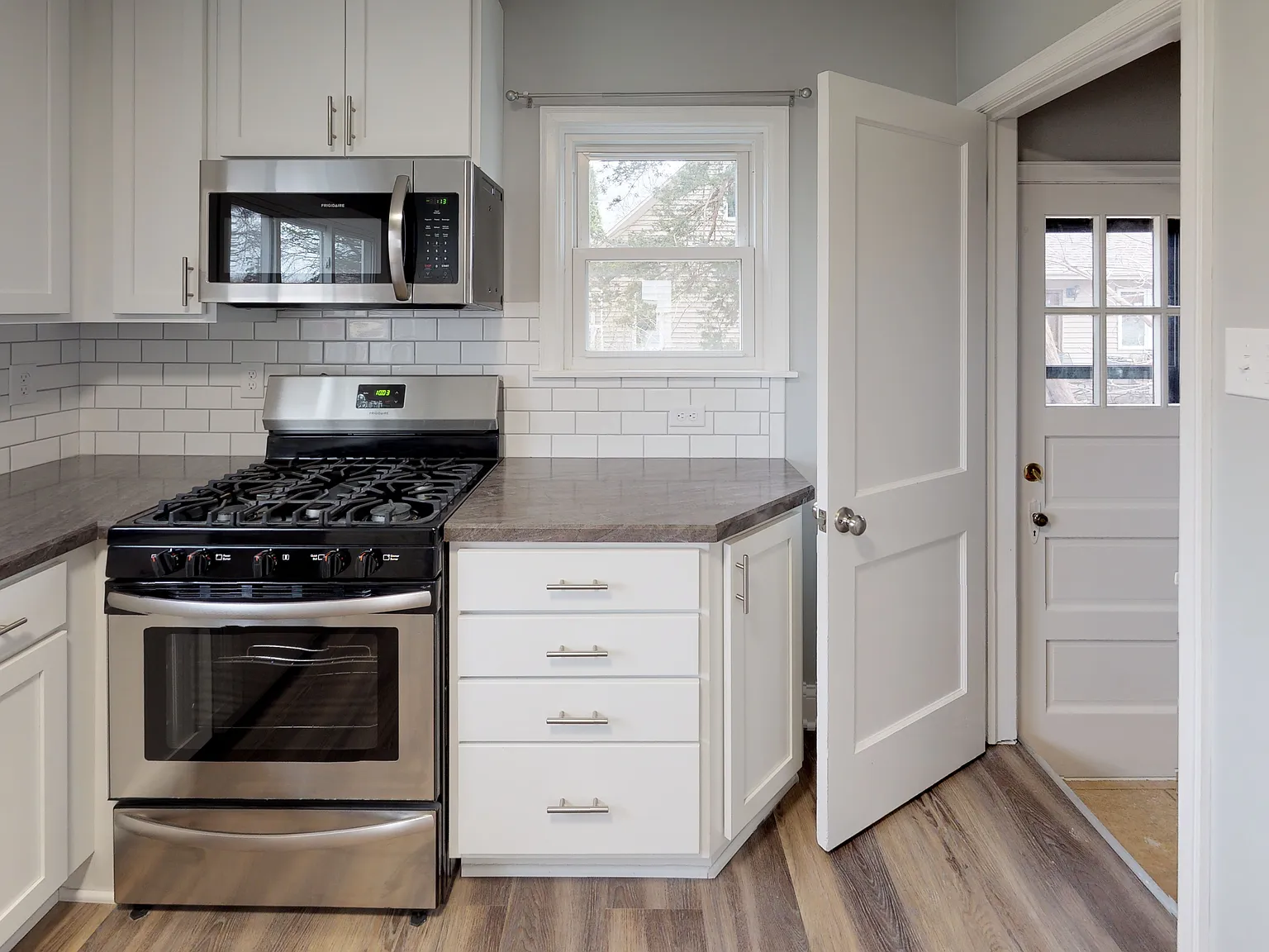 3 bed, 1496 sqft, $2,300 — Photo 3
