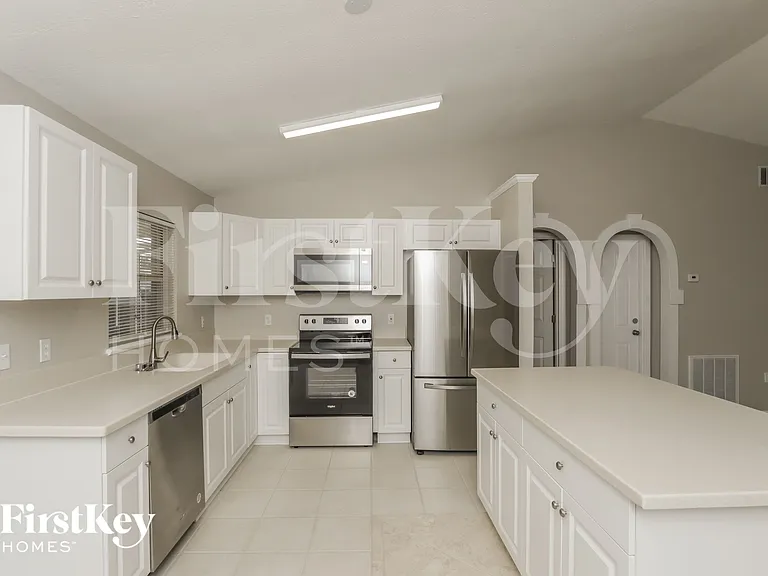 2201 Wagonwheel Ave SE — Photo 5