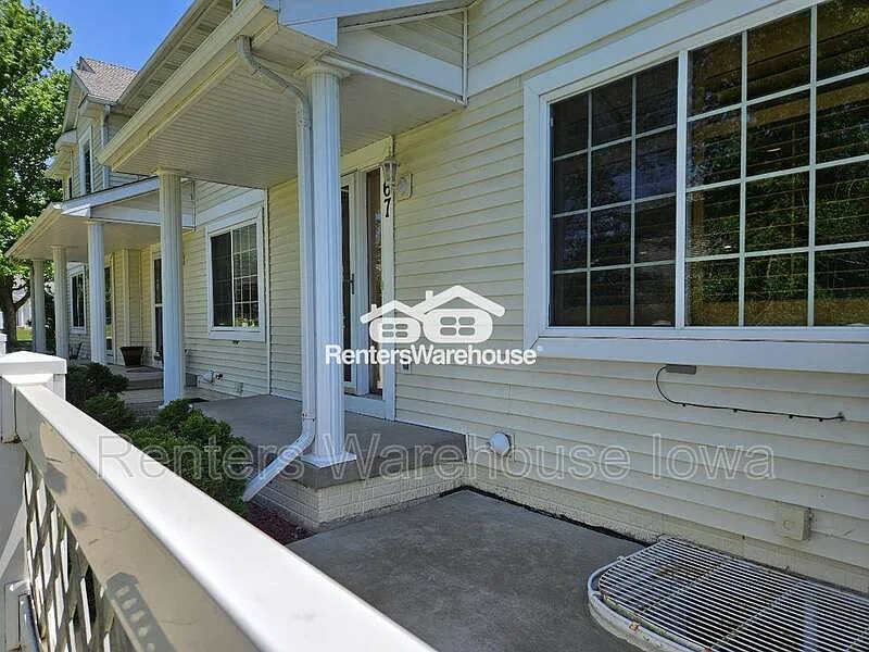 Building Photo - 1400 S 52nd St #67