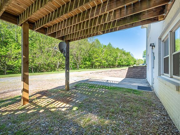 3rd image of 2561 Rutrough Rd #3