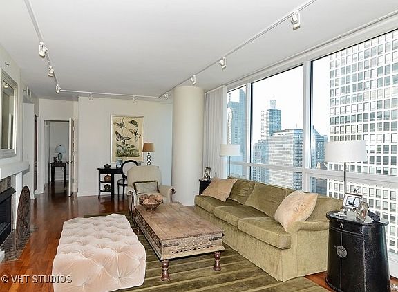 3rd image of 250 E Pearson St APT 2806