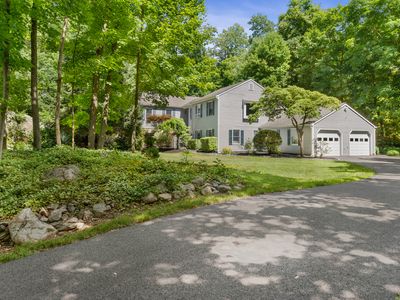 1 Aramon Cir, Brookfield, CT, 06804