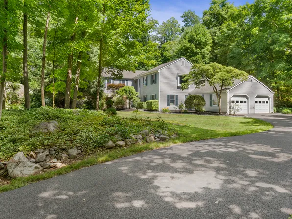 1 Aramon Circle, Brookfield, CT 06804