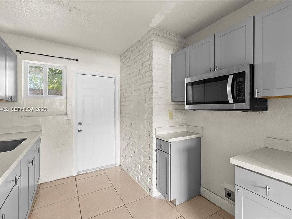 1st image of 140 NW 198th St