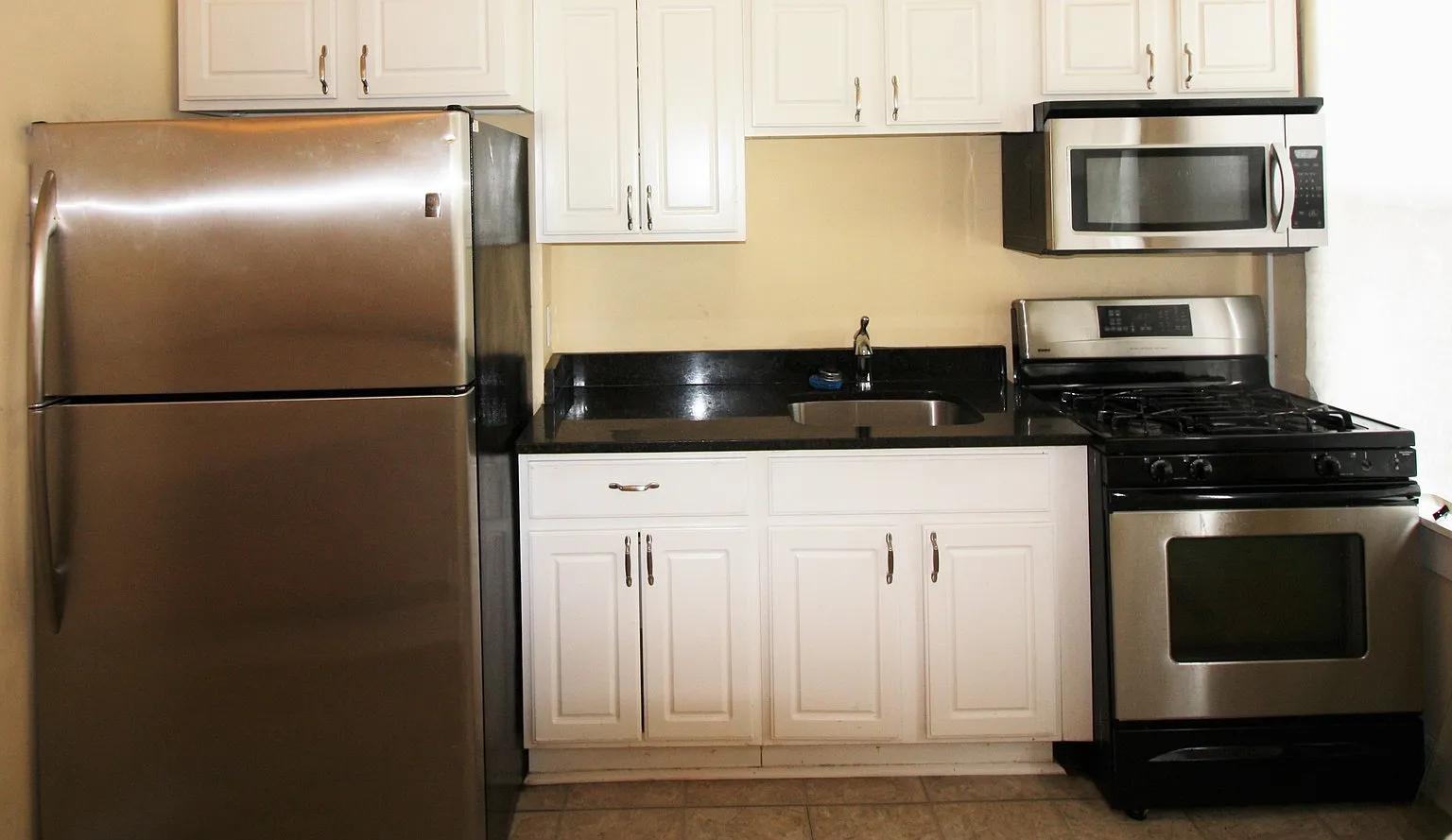 Huge 5 Bedroom Home Accepting 4 Bedroom Voucher And $99 Security Deposit! — Photo 4