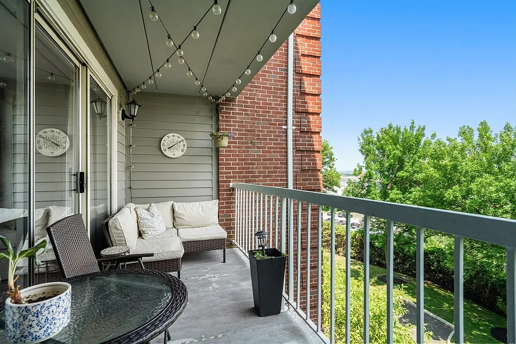 2 bed, 2.0 bath, 1090 sqft, $2,900 — Photo 4