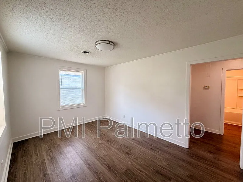 2 bed, 1.0 bath, $1,100 — Photo 3
