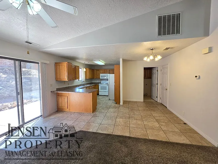 640 E Vermillion Ave — Photo 5