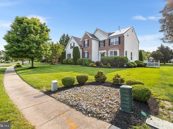 11 Bancroft Ln, Hainesport, NJ 08036