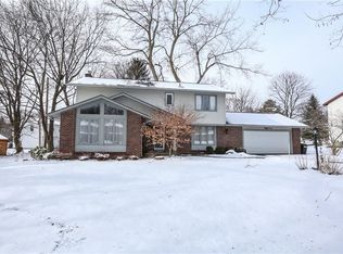 47 Manor Hill Dr, Fairport, NY 14450