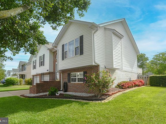 3rd image of 22160 Goldenrod Dr
