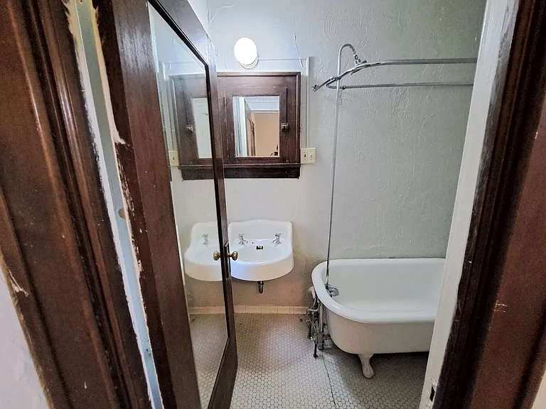 225 Place Apartments — Photo 81