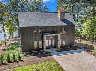 2578 Lakeshore Dr, Fennville, MI 49408