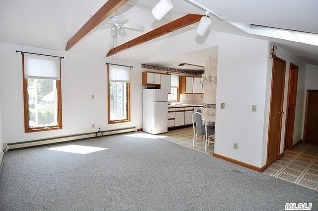 1st image of 20-1 Hallock Ln