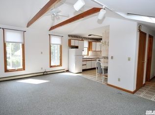 20-1 Hallock Ln, Center Moriches, NY 11934