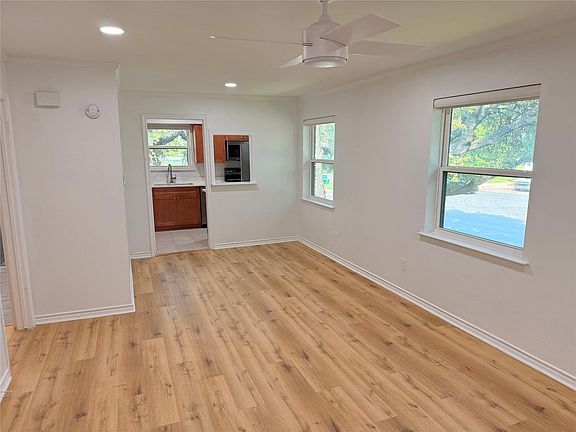 2nd image of 3933 Inwood Rd APT 2023