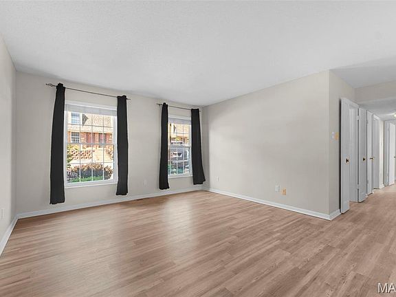 3rd image of 4351 Chateau De Ville Dr APT A