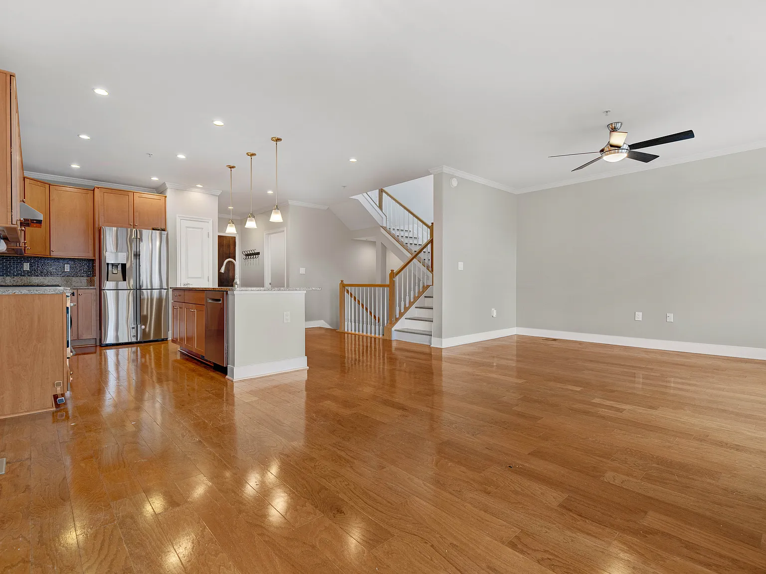 2 bed, 2.5 bath, 1832 sqft, $4,500 — Photo 3