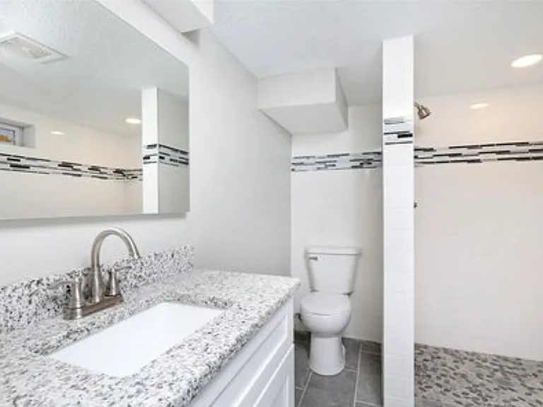 212 Thornton Ave — Photo 13