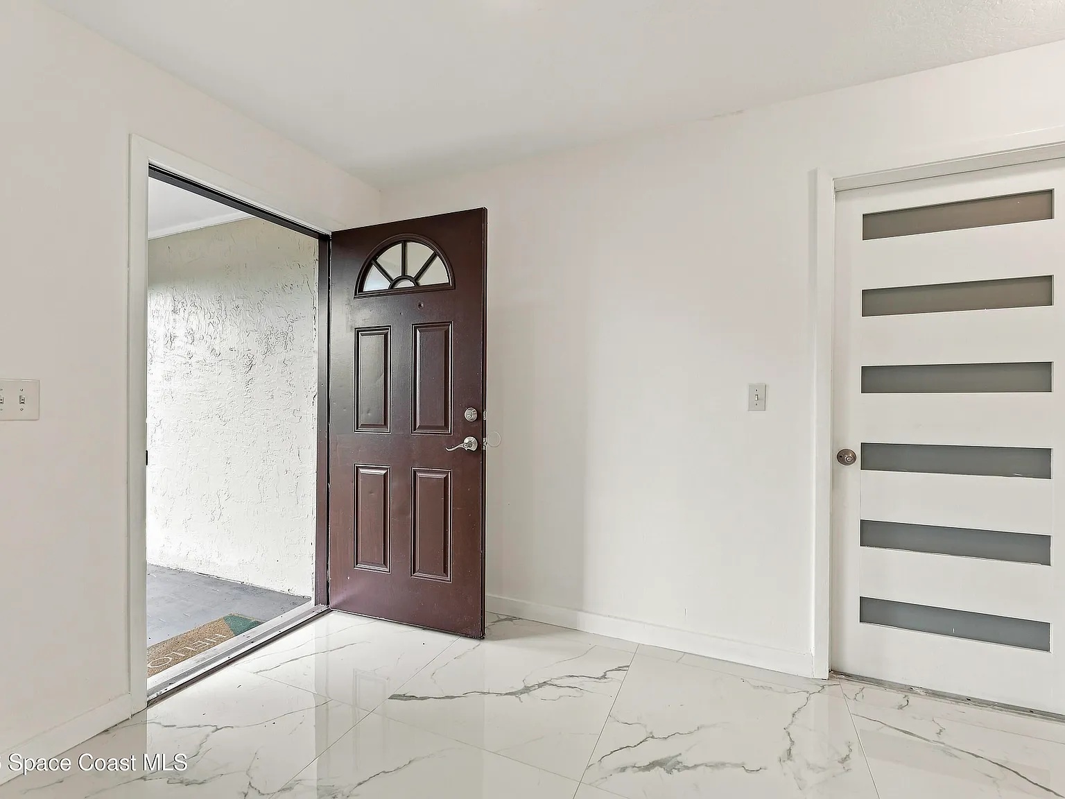 3 bed, 2.0 bath, 1127 sqft, $2,500 — Photo 2