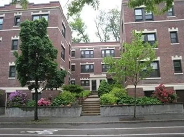 592 Washington St APT 6, Brookline, MA 02446