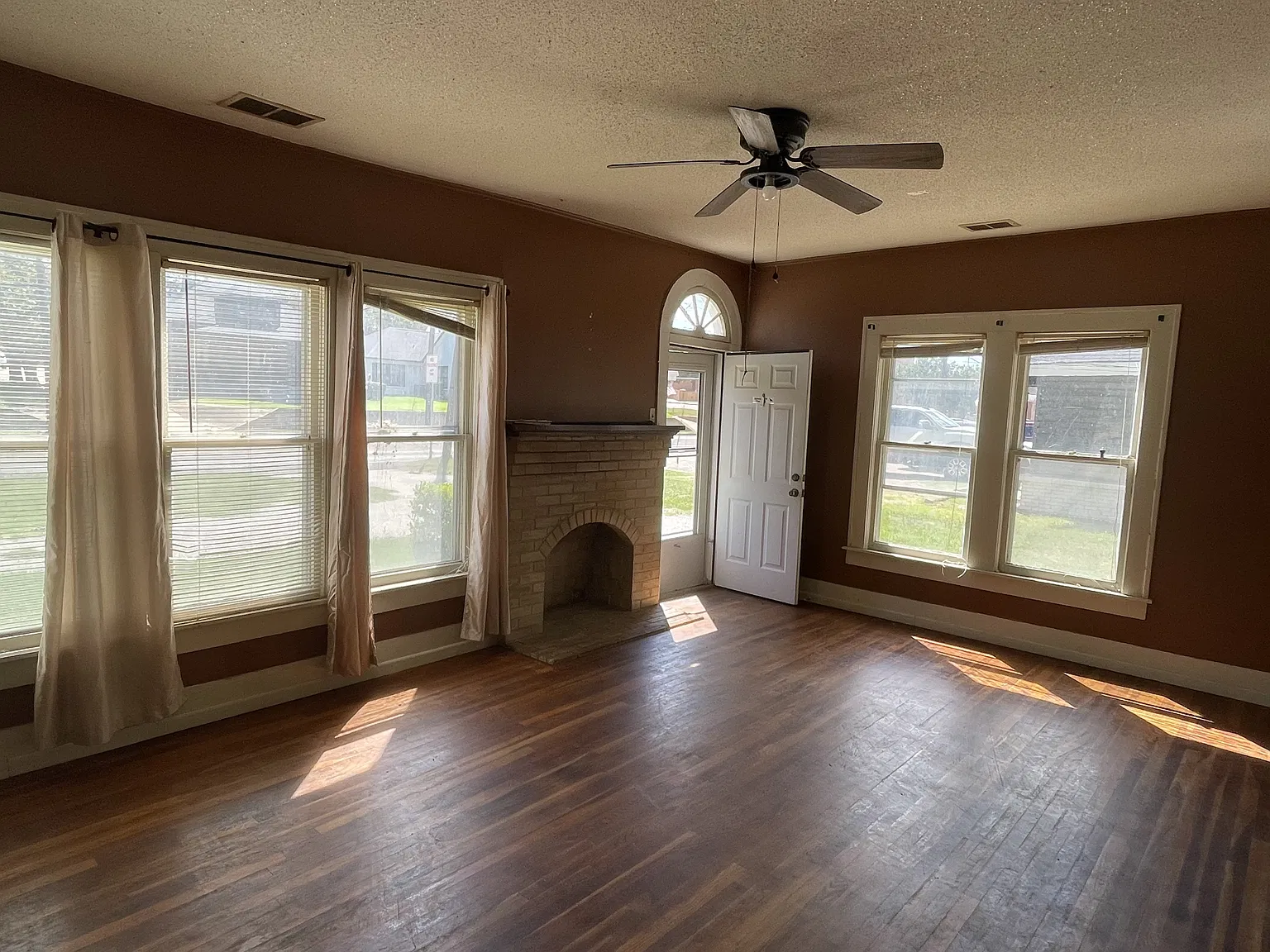 411 East Corsicana Street - 1 — Photo 4