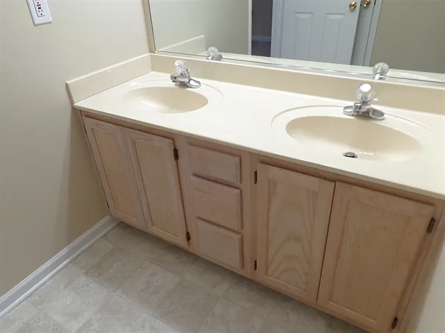 946 George Place Dr — Photo 9