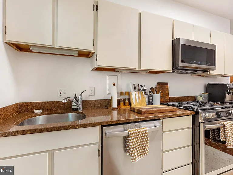 3100 Connecticut Ave NW #230 — Photo 14