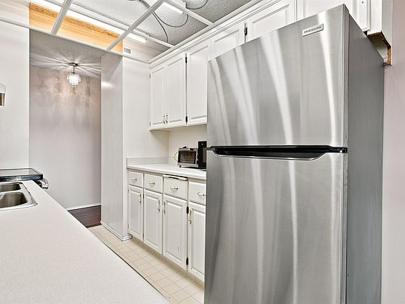 4th image of 9725 106th St NW #403