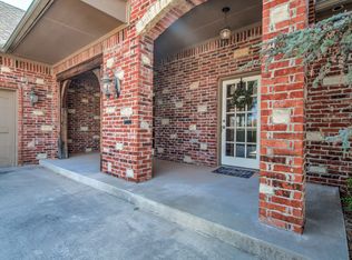 2101 Pembroke Ln, Edmond, OK 73003