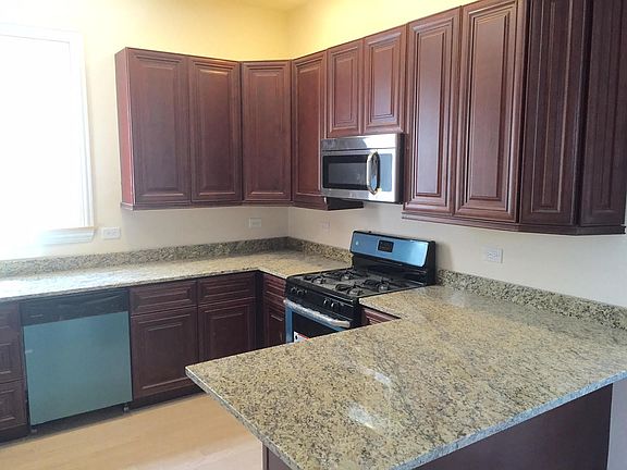 3rd image of 6218 N Lakewood Ave #2