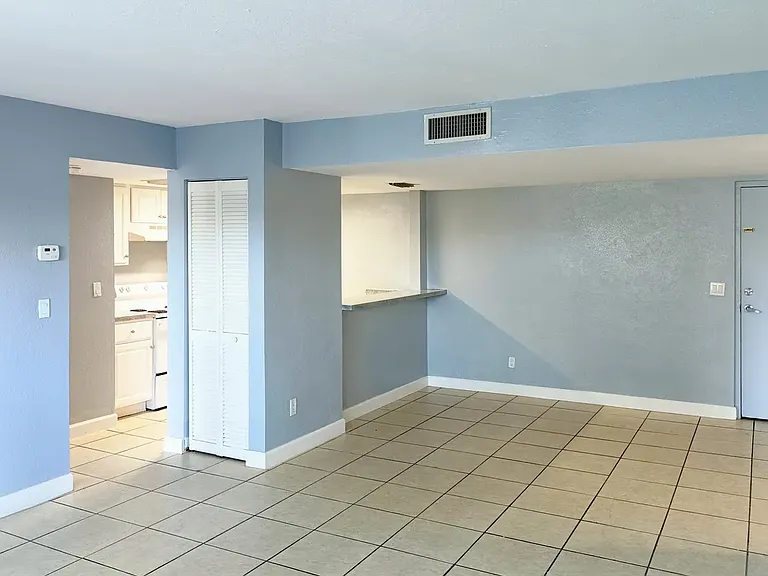 Waterford Apartments — Photo 7