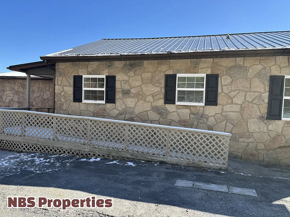 143 McCully Ln