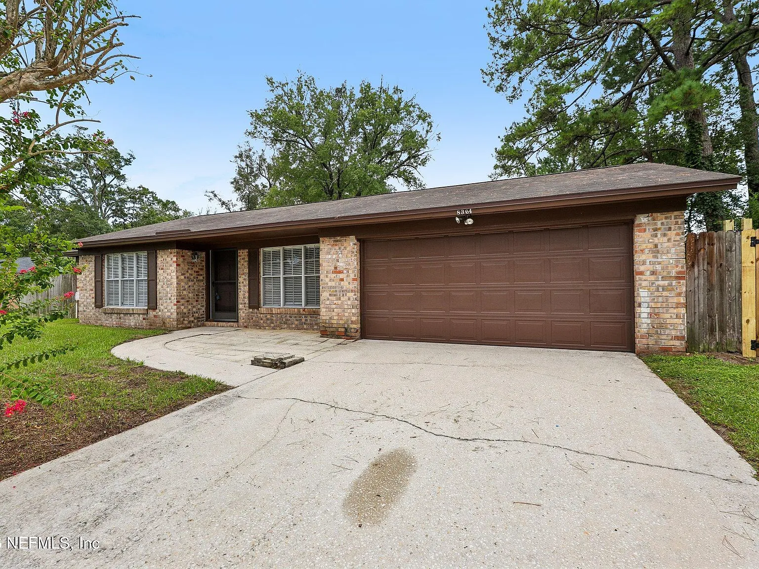 3 bed, 2.0 bath, 1367 sqft, $1,700 — Photo 2