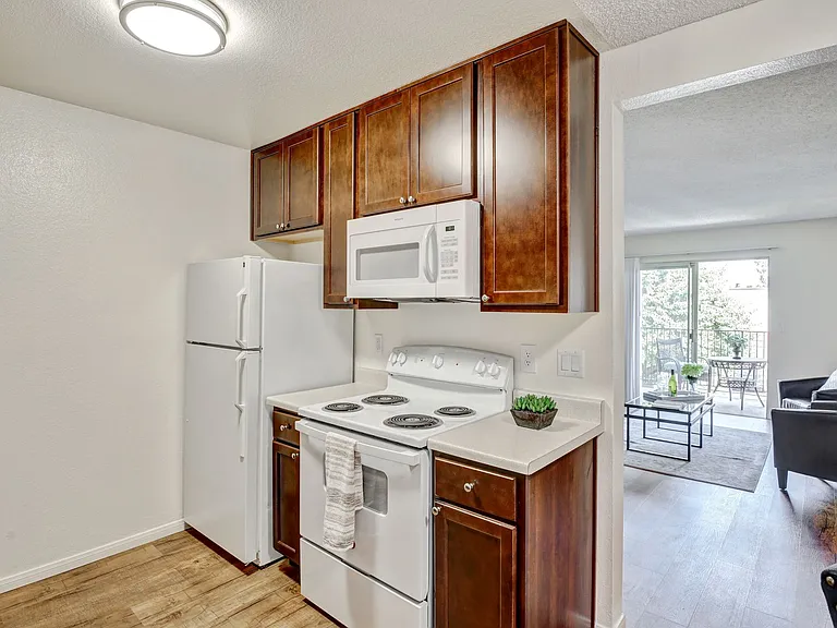 Del Mar Apartment Homes — Photo 6
