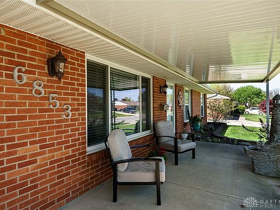 4th image of 6853 Laurelview Dr